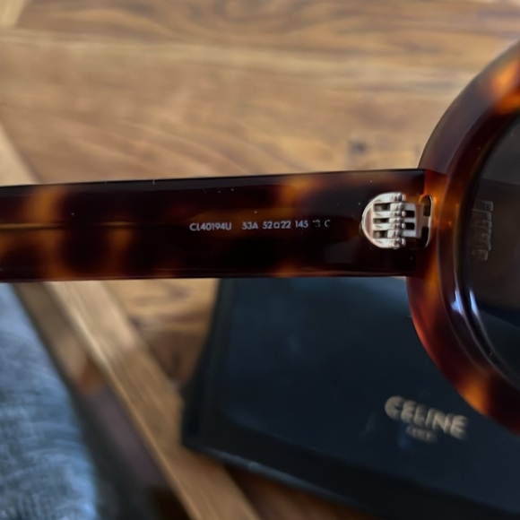 Celine triomphe oval frame acetate sunglasses- tortoiseshell - Picture 4 of 7